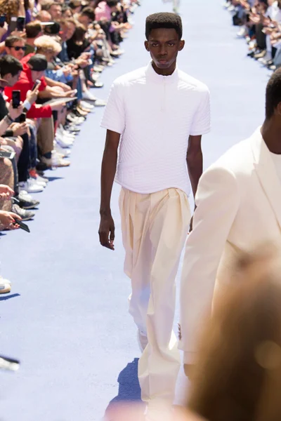 Look 13